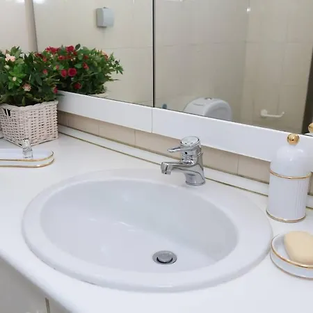 Apartment Floor 3bed 2bath With Stunning 360 View *